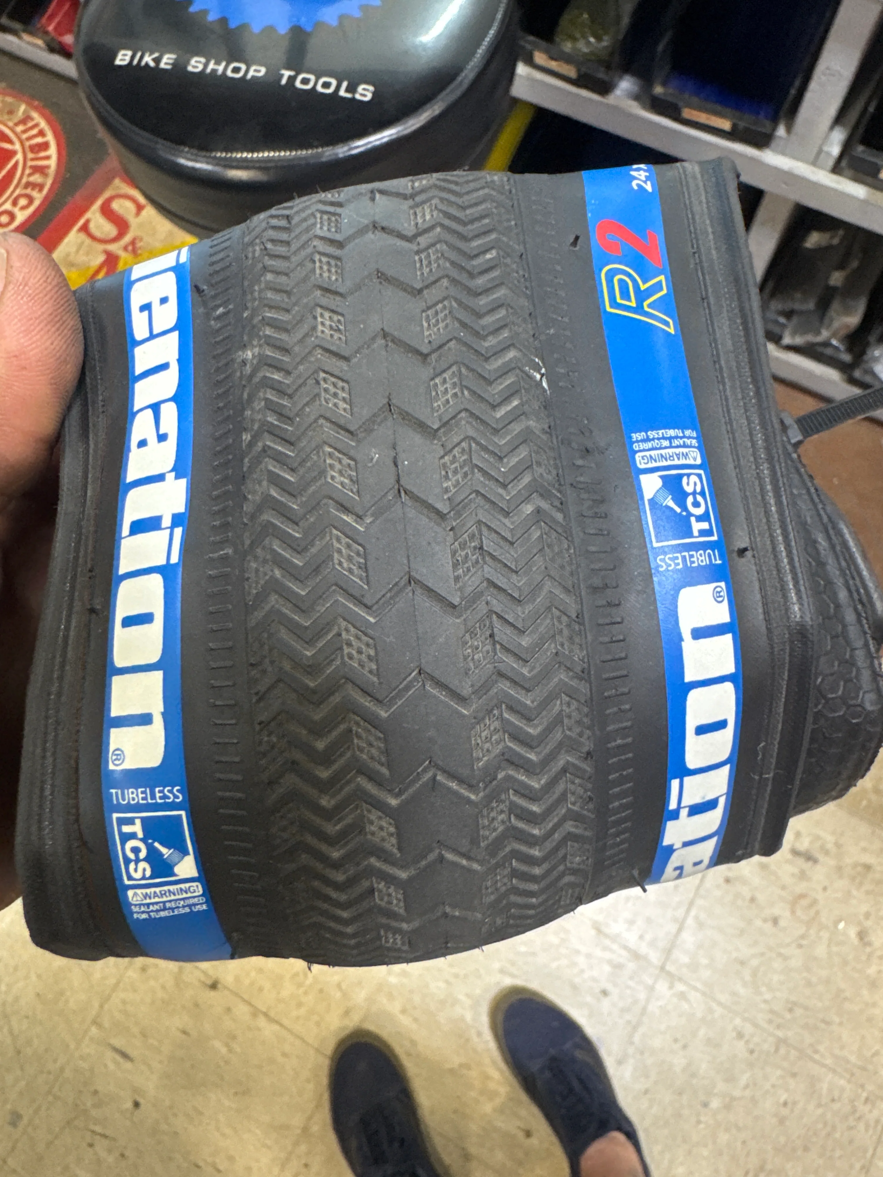 Alienation r2 24x1.75 tire