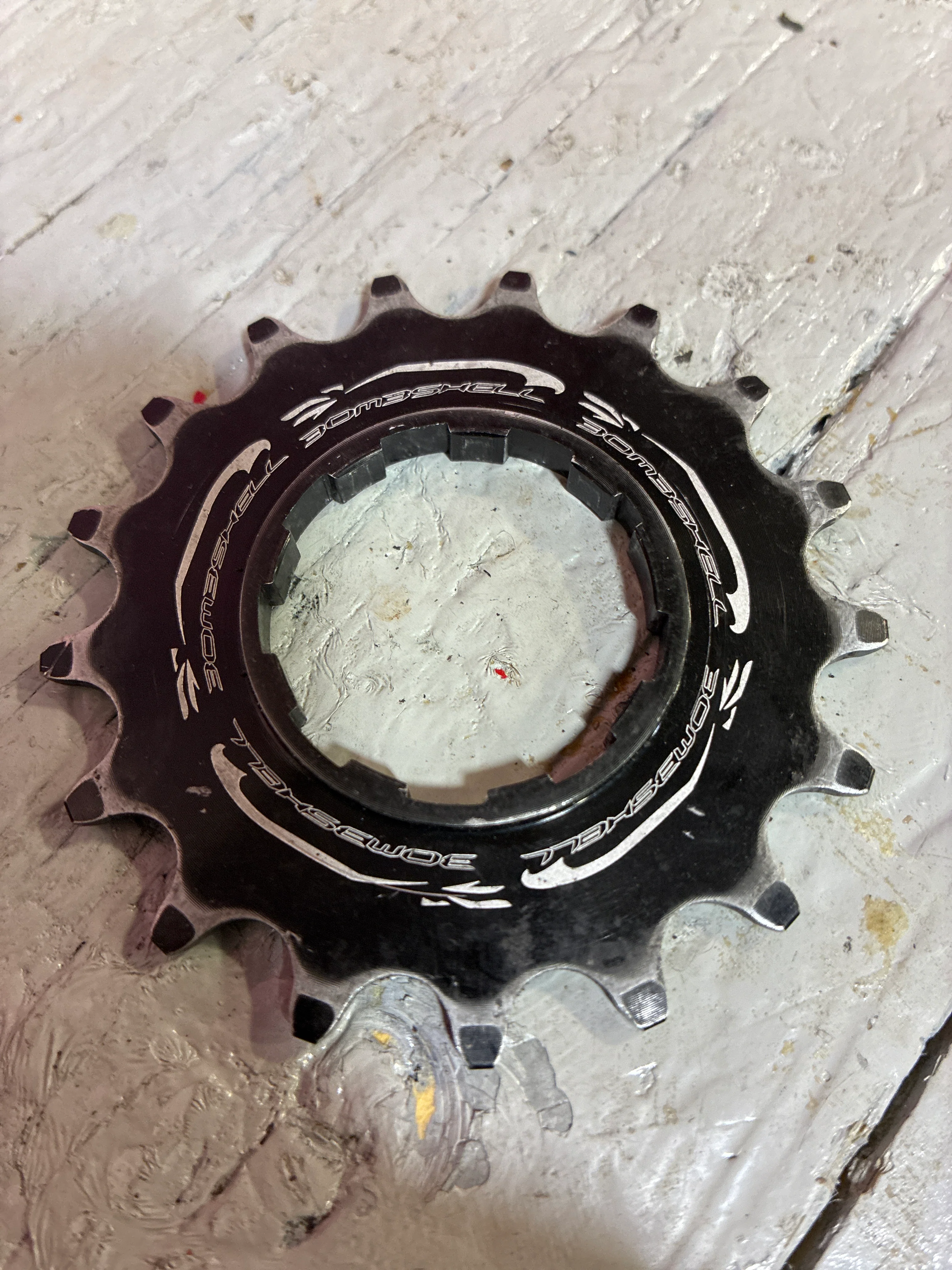 bombshell 17t alumium cog