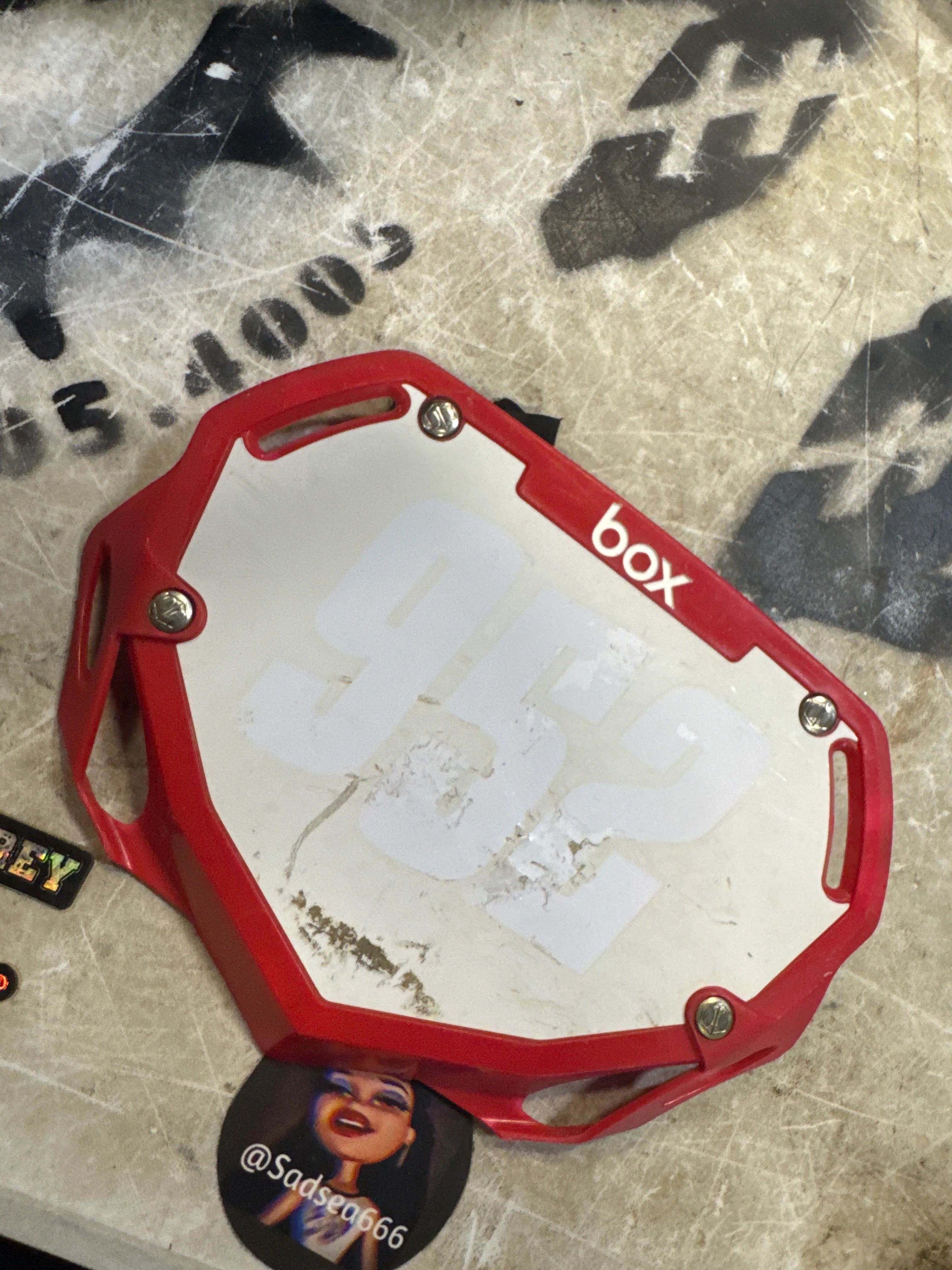 Box mini number plate red