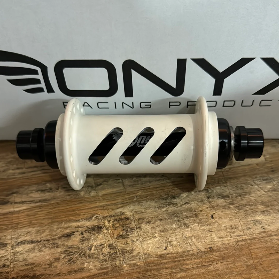 Onyx Hubs Cotm Snow White - Image 2