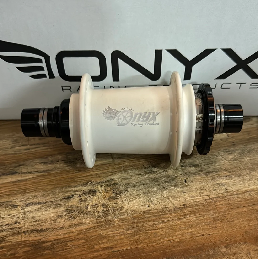 Onyx Hubs Cotm Snow White - Image 3