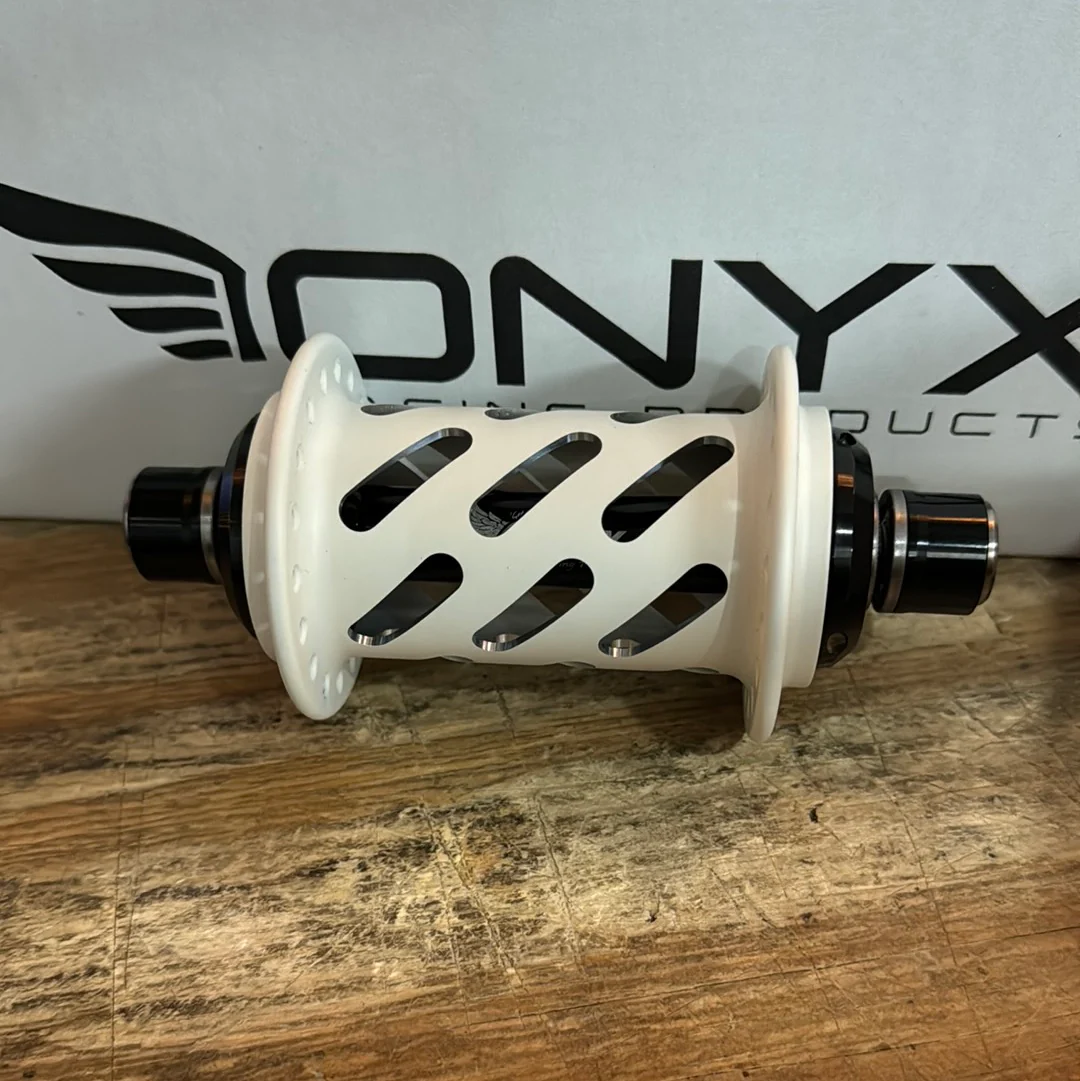 Onyx Hubs Cotm Snow White - Image 4
