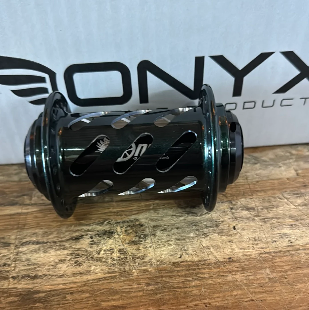 Onyx Hubs Cotm infused emerald - Image 3