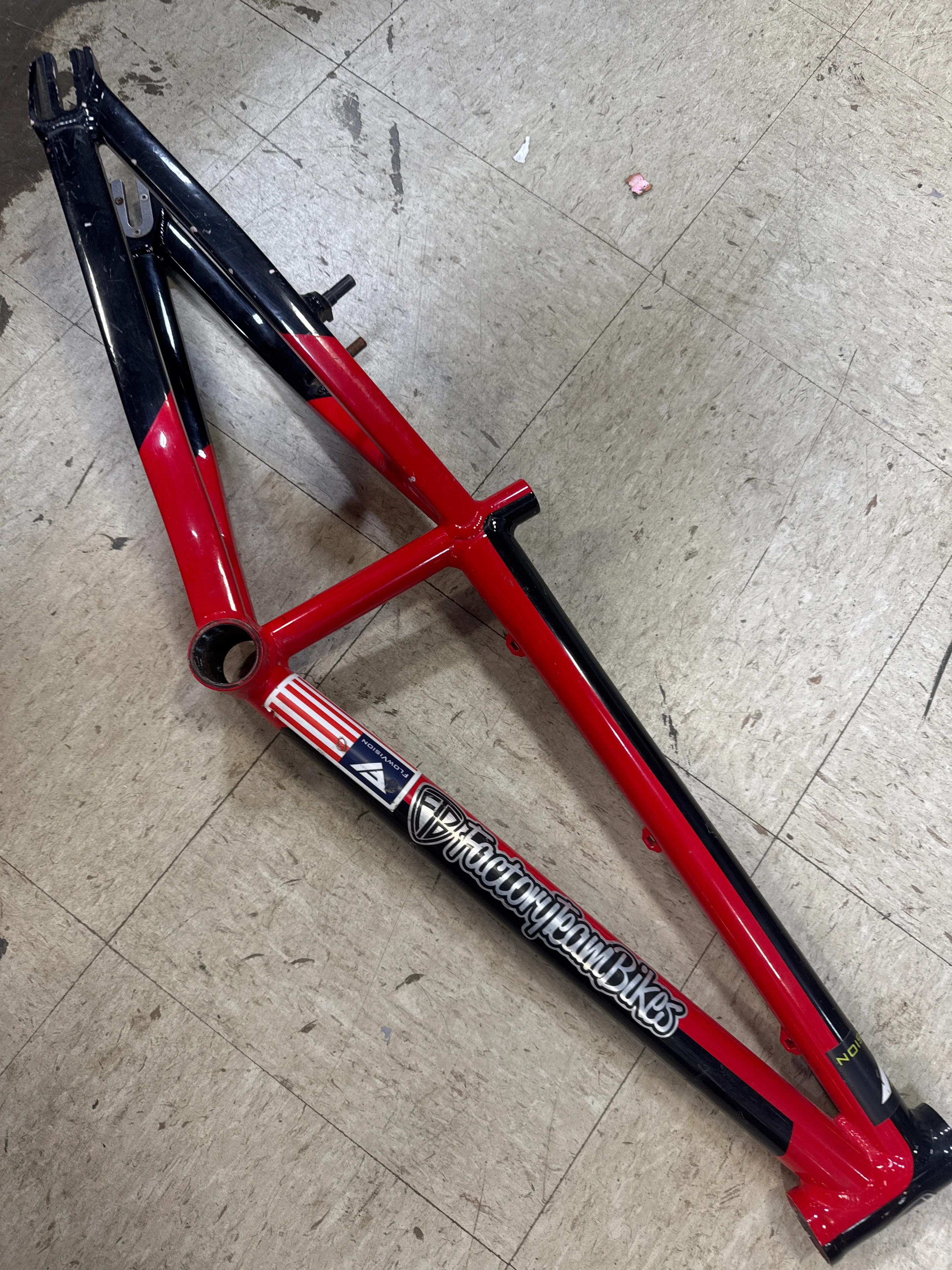 Factory team bikes junior 20”