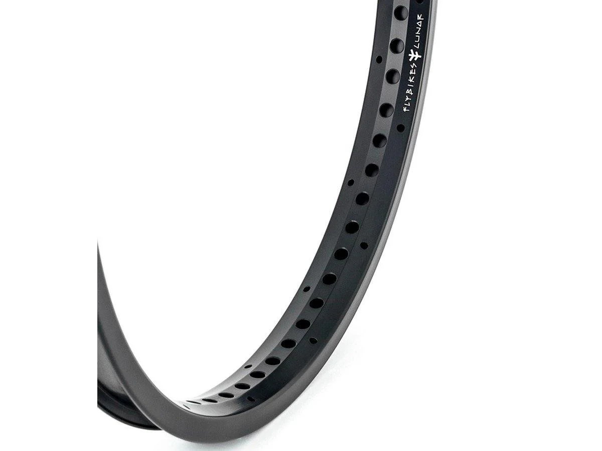 Fly Lunar og Rim