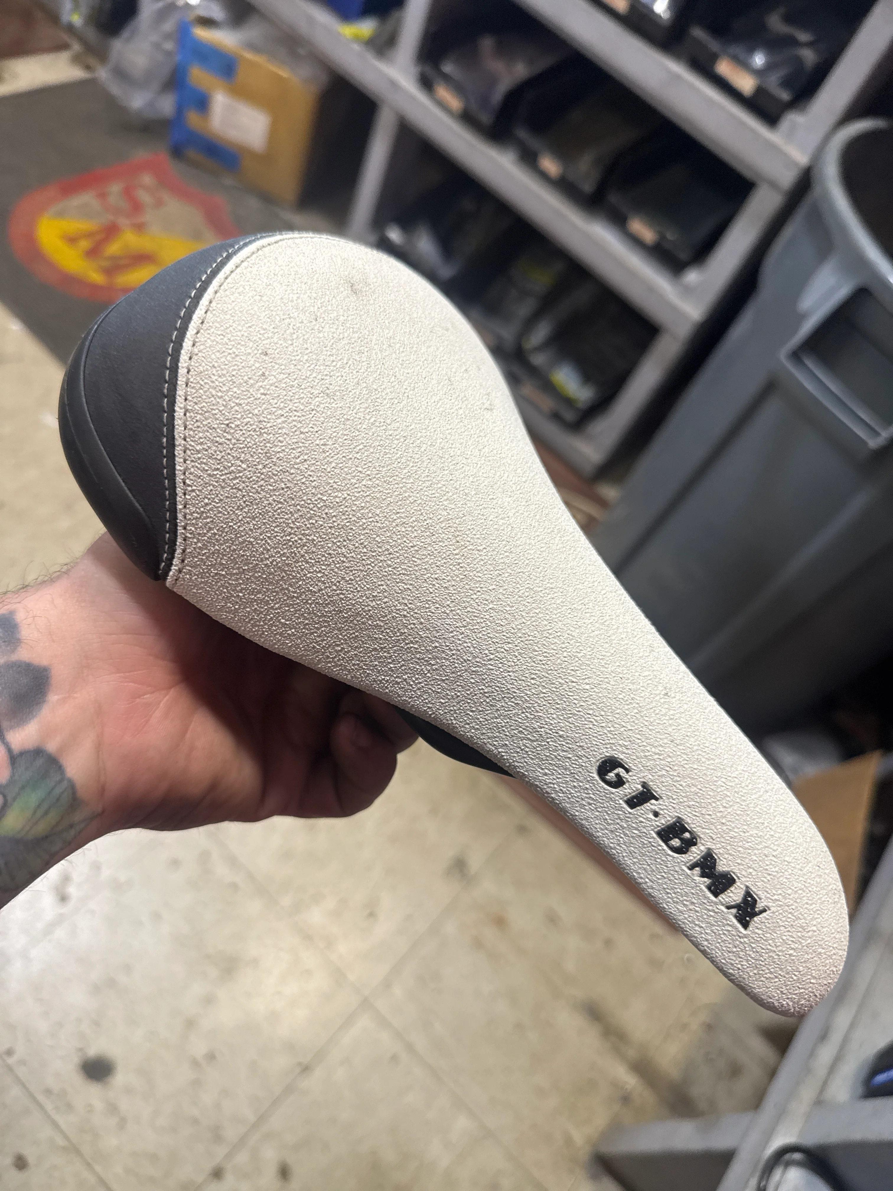 Gt logo railed seat