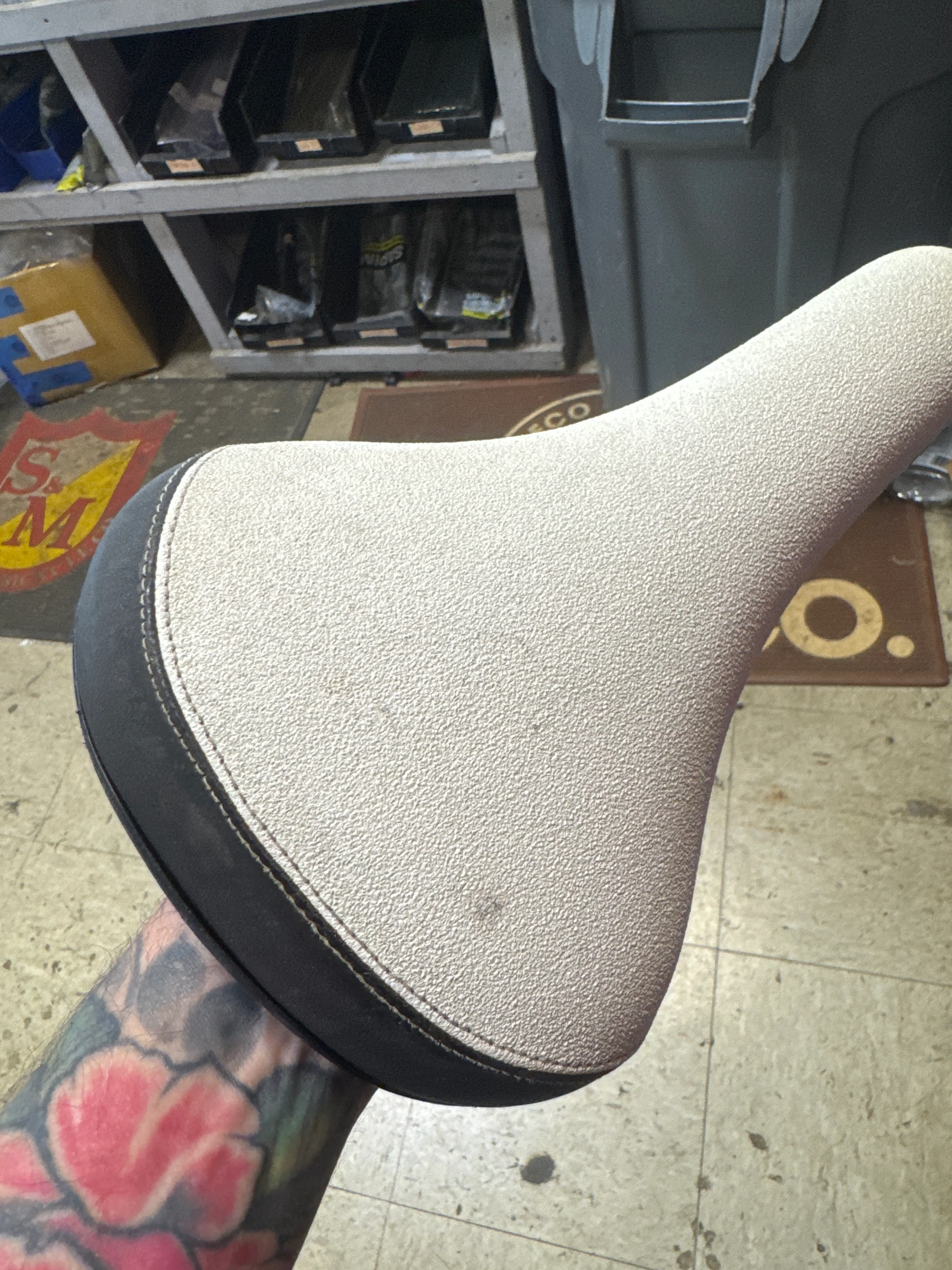 Gt logo railed seat - Image 2