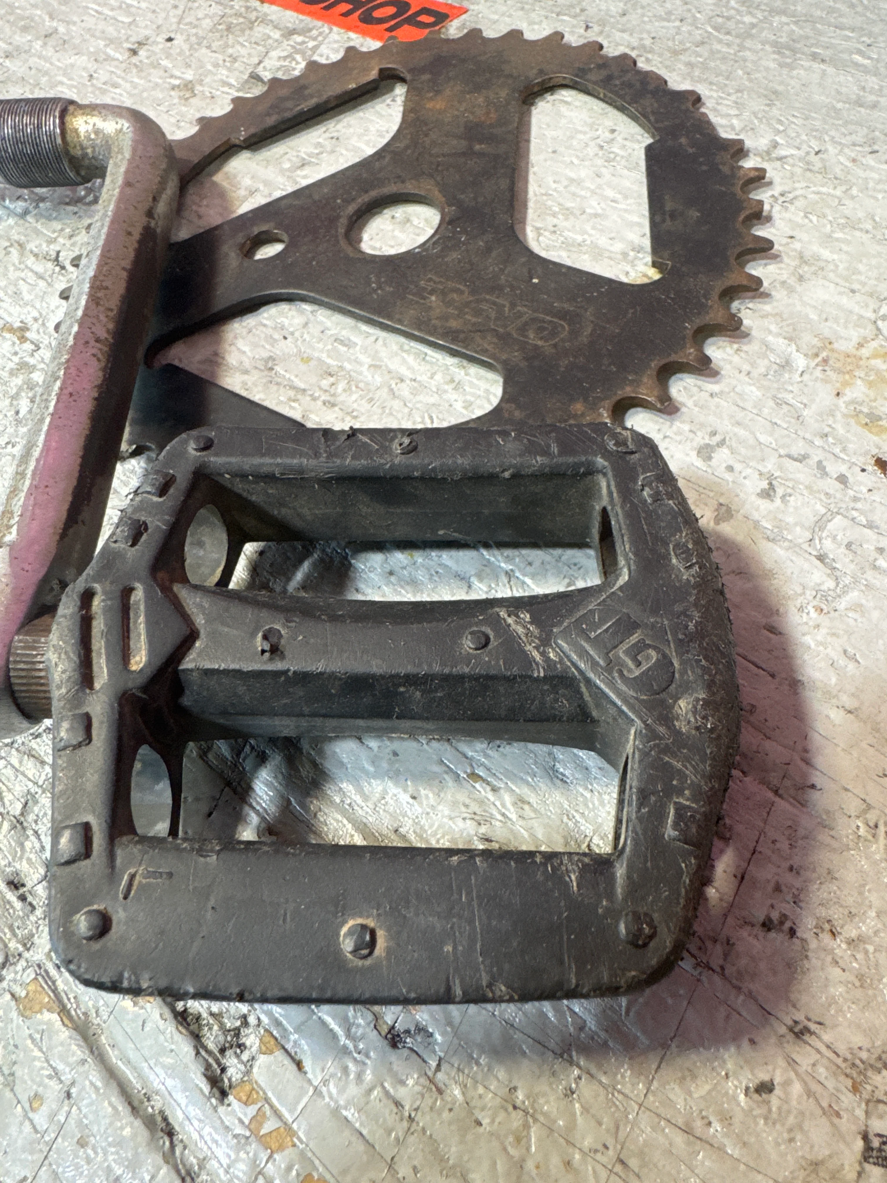 Gt mid school cranks/pedals/sprocket - Image 2