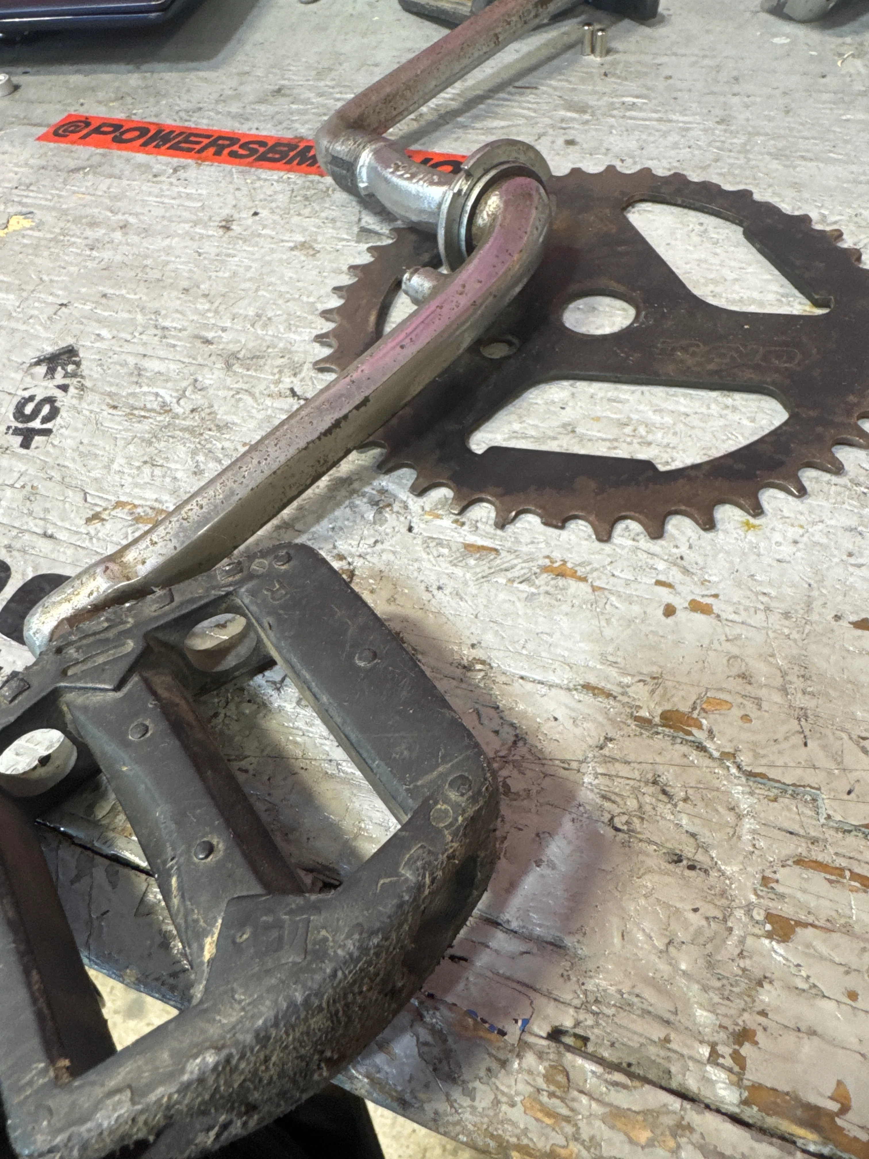 Gt mid school cranks/pedals/sprocket - Image 3