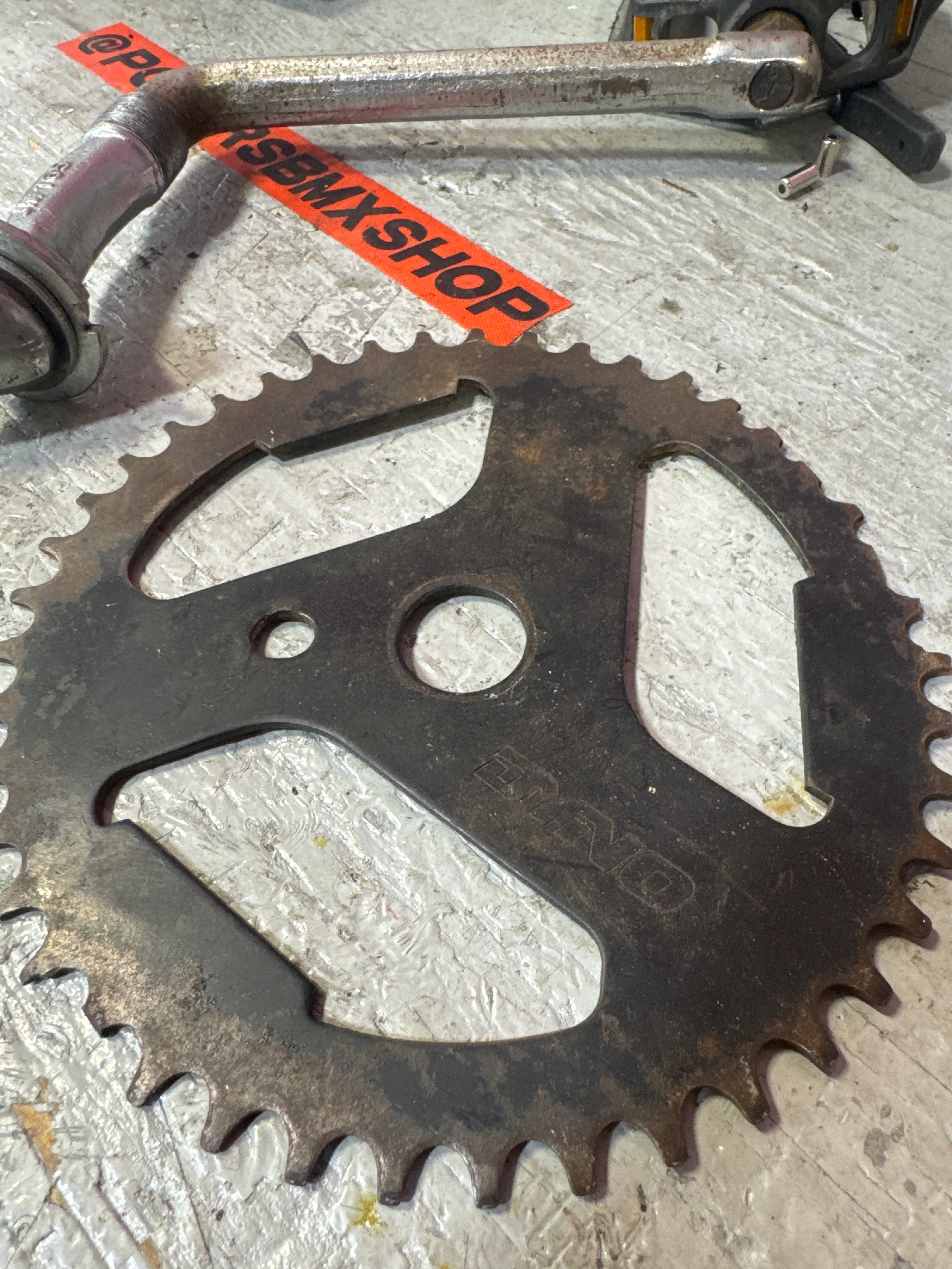 Gt mid school cranks/pedals/sprocket - Image 4