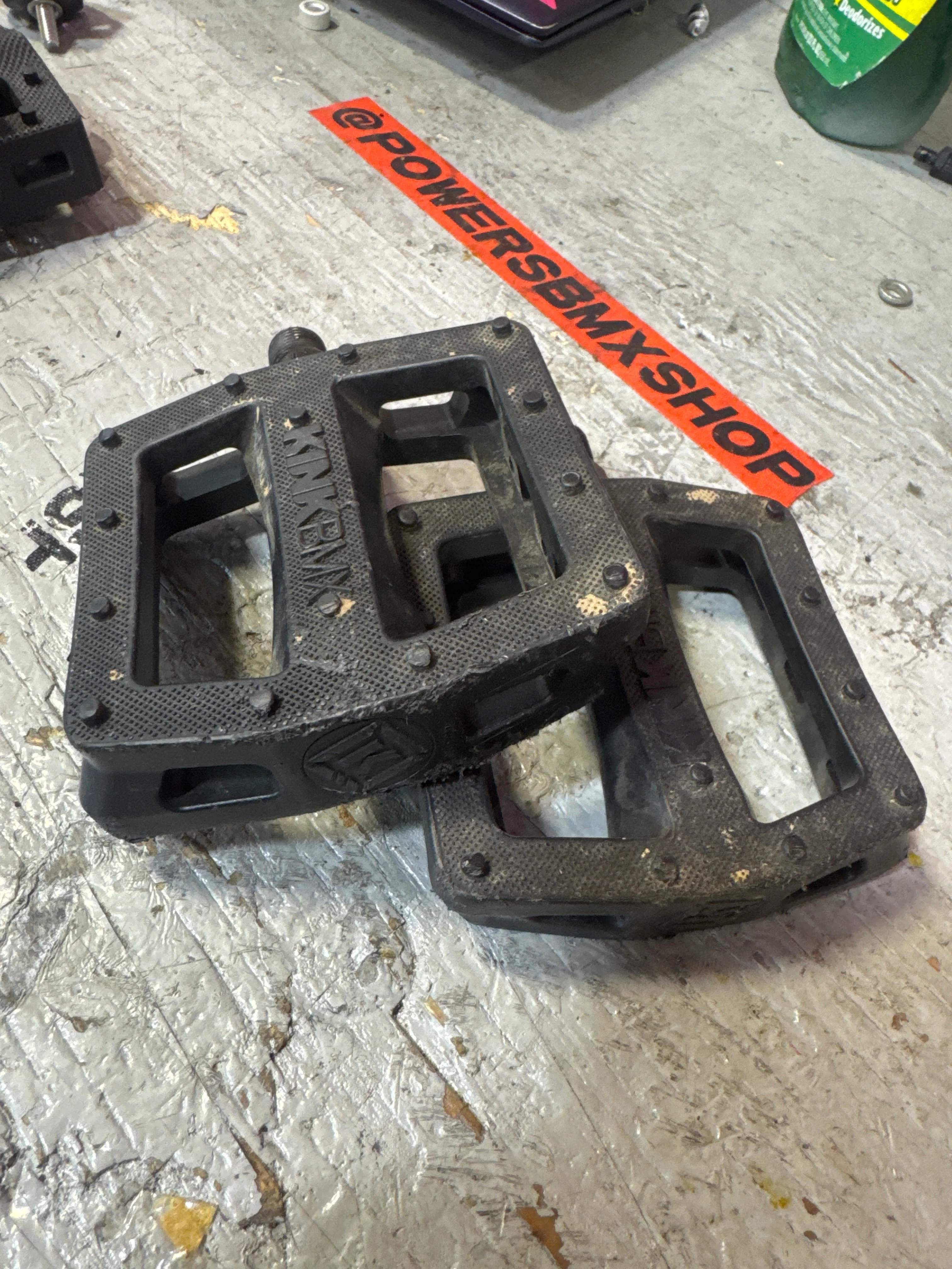 Kink plastic flat pedals 9/16