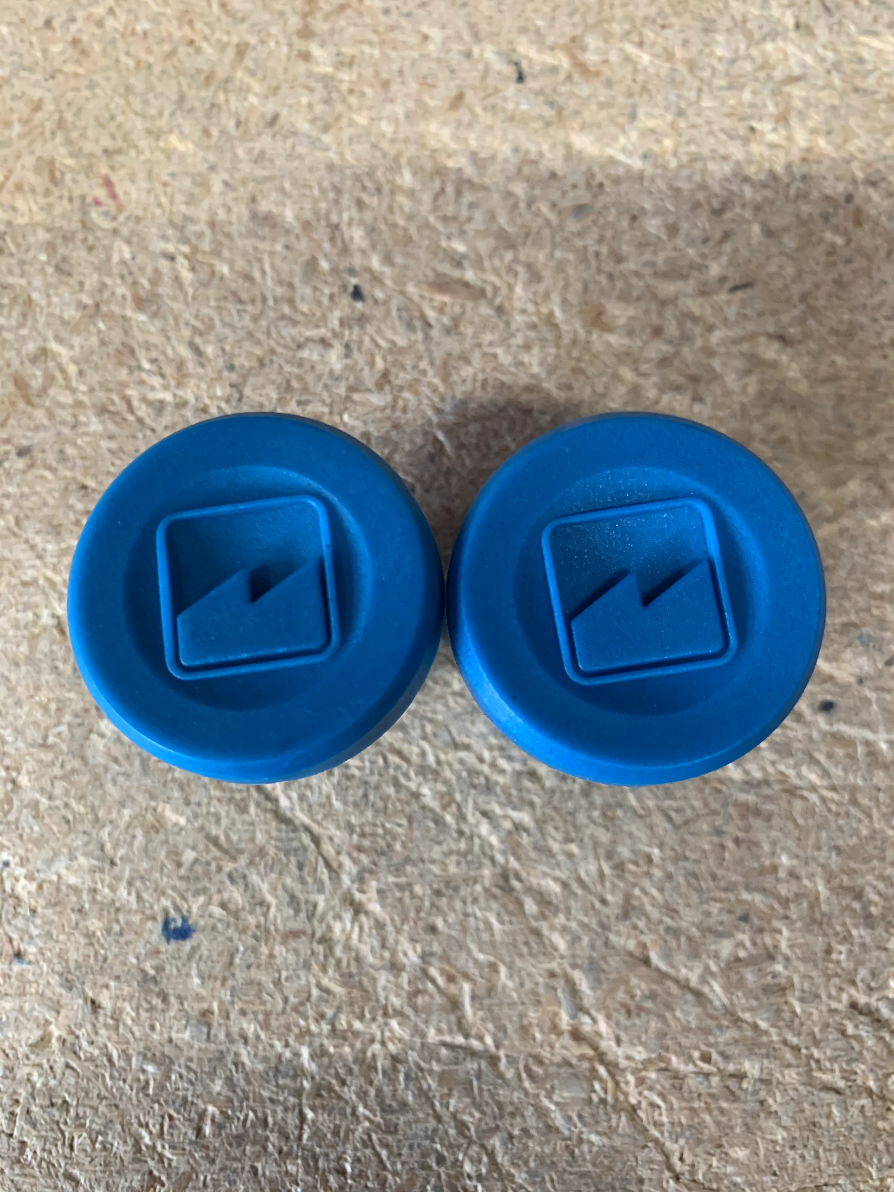 MERRITT INSERT PLASTIC BAR ENDS - Image 4
