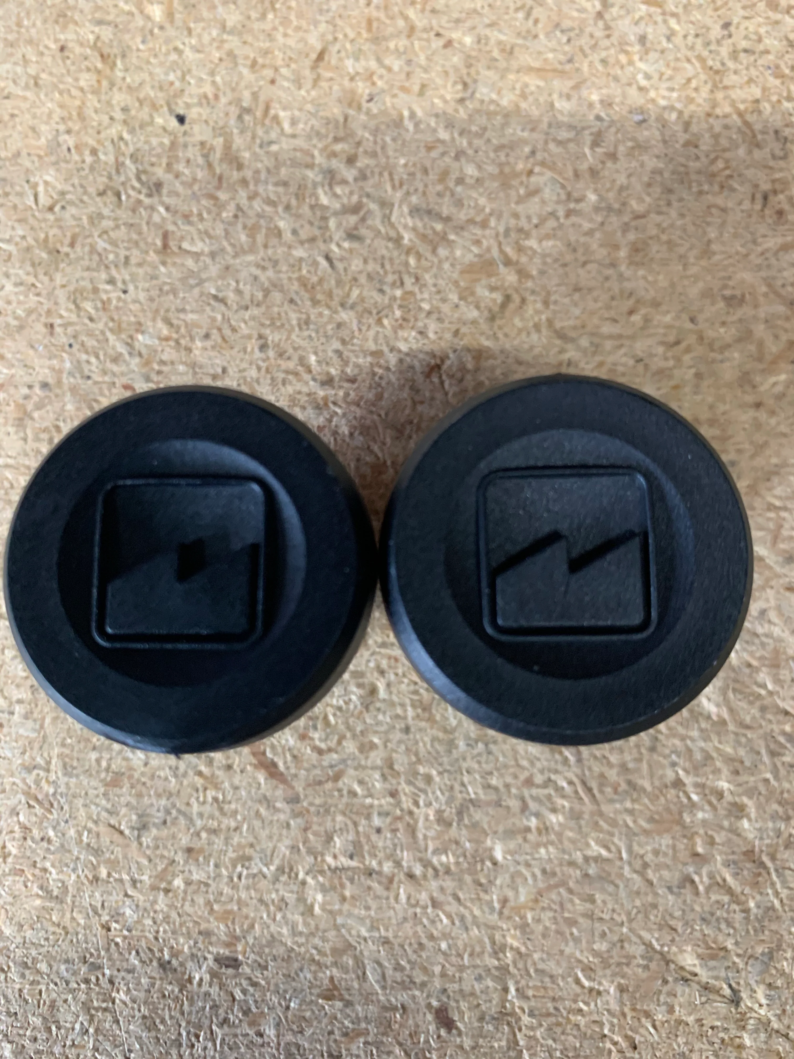 MERRITT INSERT PLASTIC BAR ENDS - Image 5
