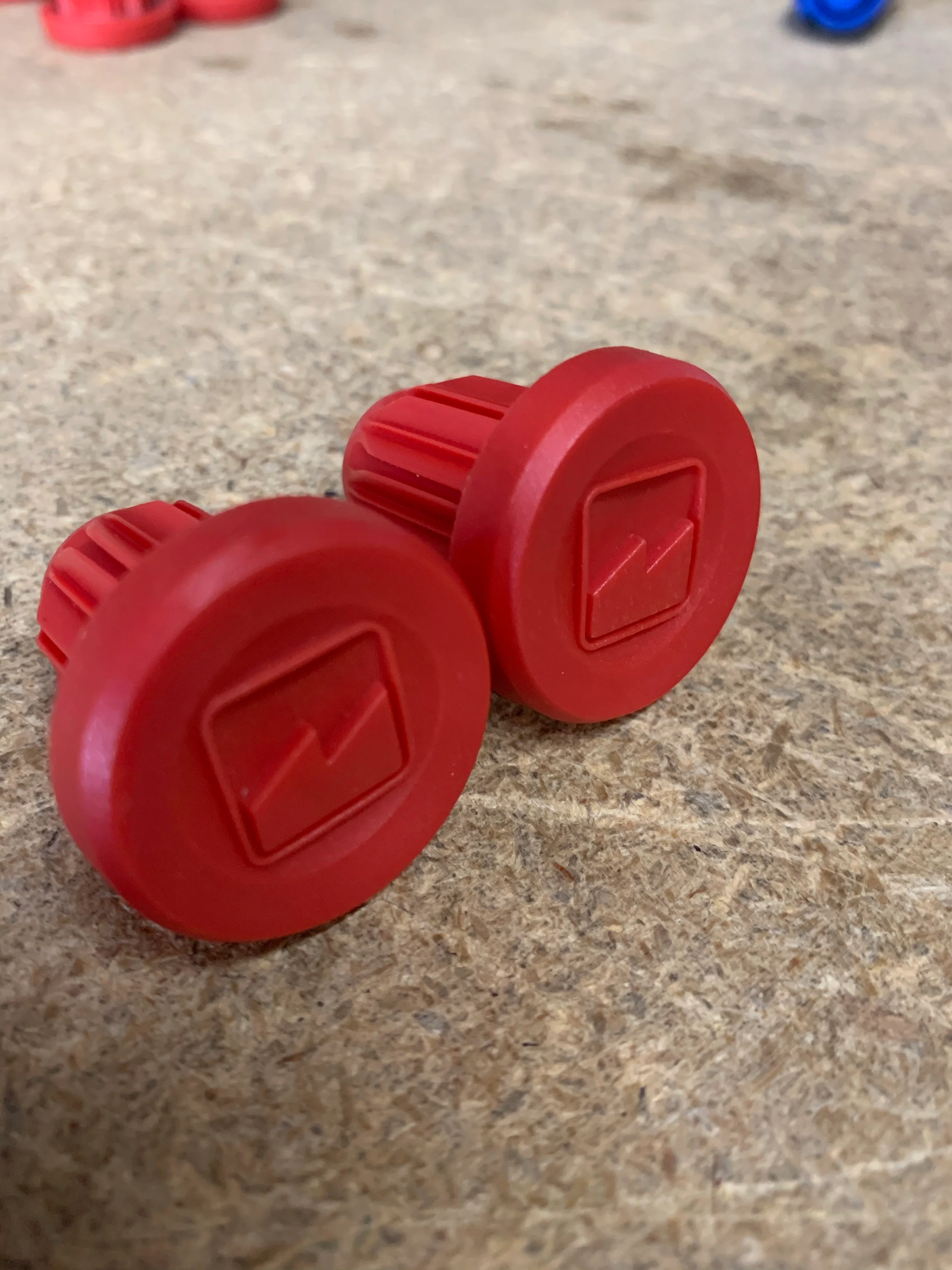MERRITT INSERT PLASTIC BAR ENDS - Image 6