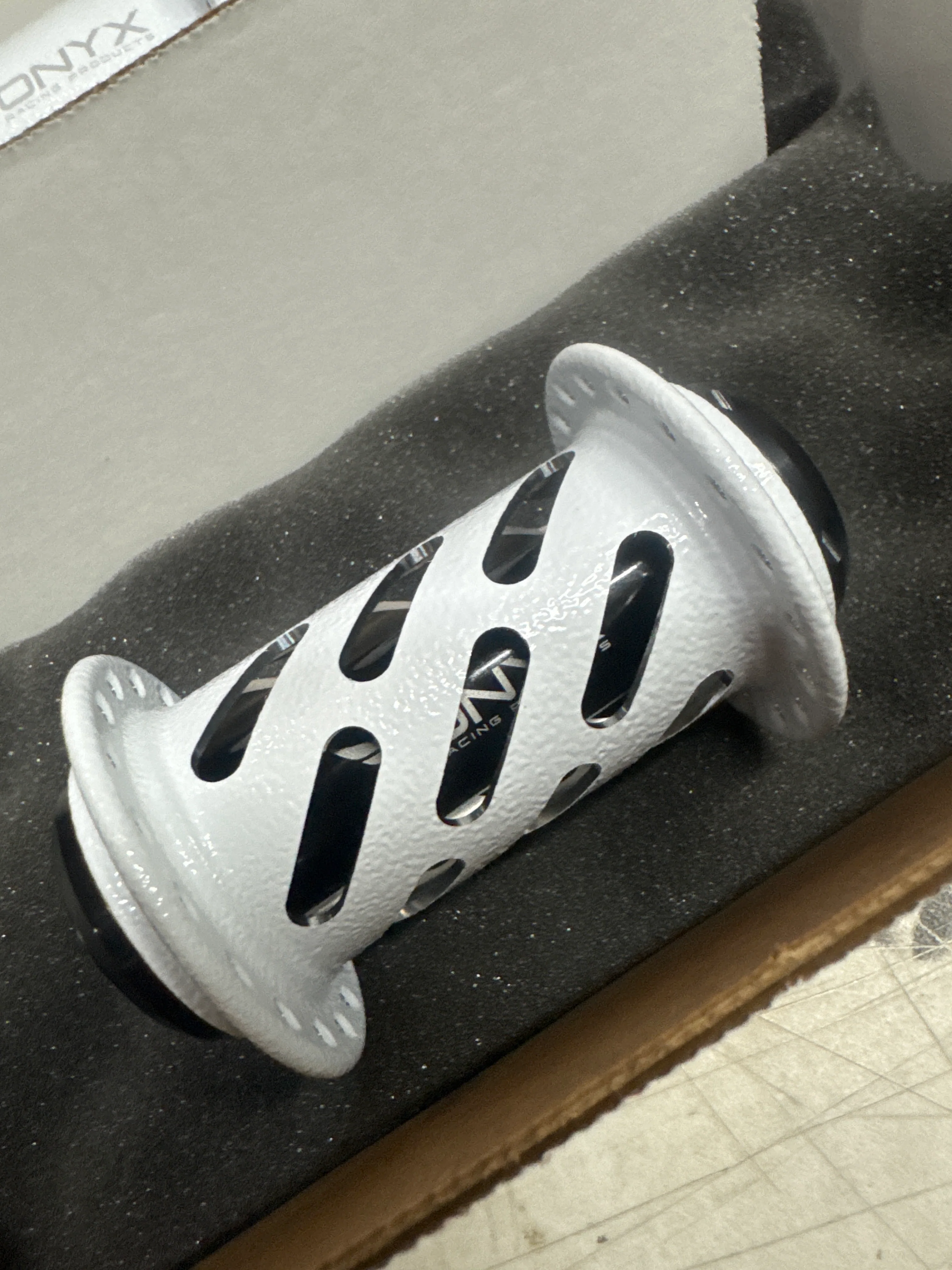 Onyx Hubs Cotm Artic White - Image 2