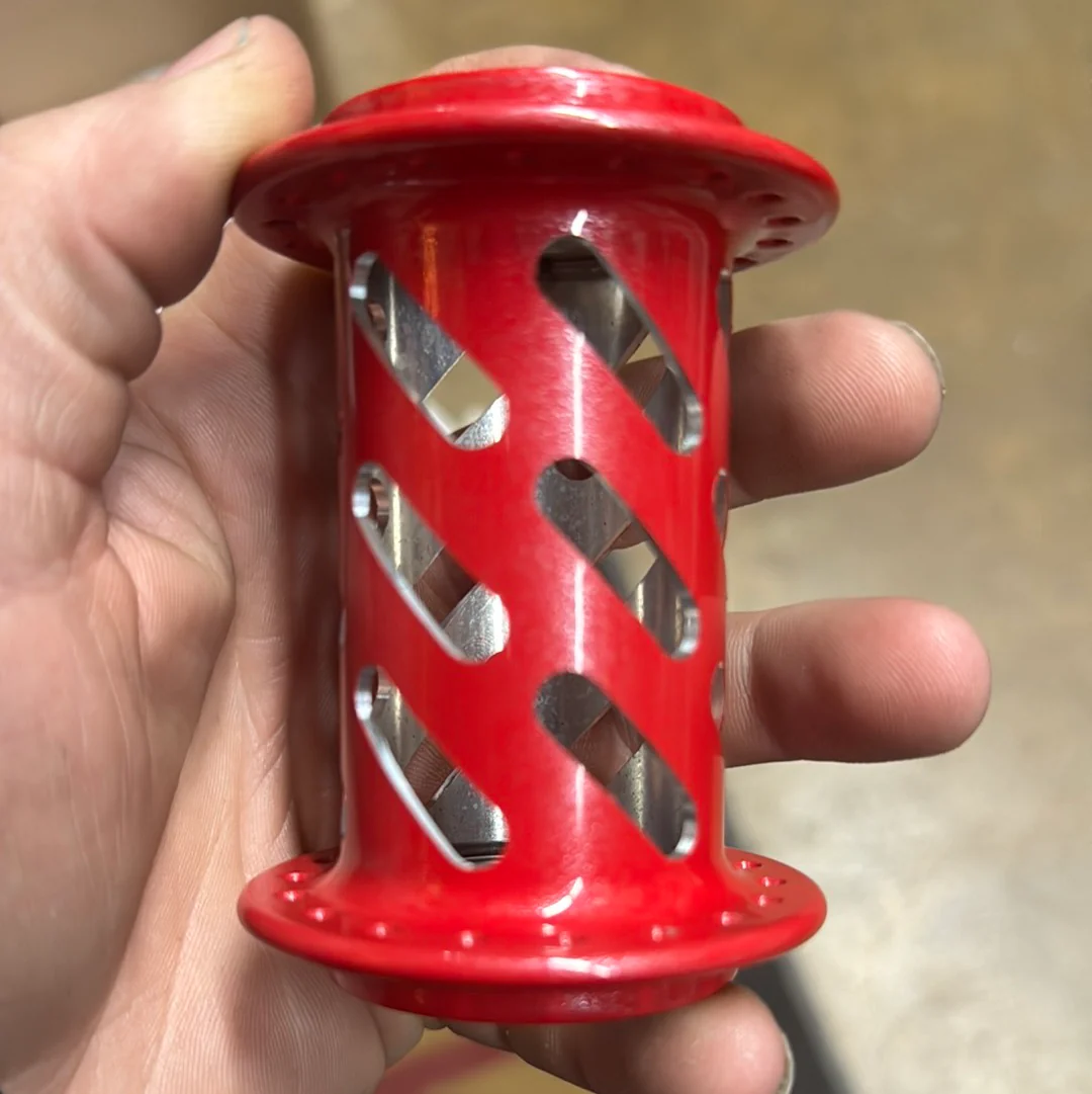 Onyx Hubs Cotm cosmic red - Image 4