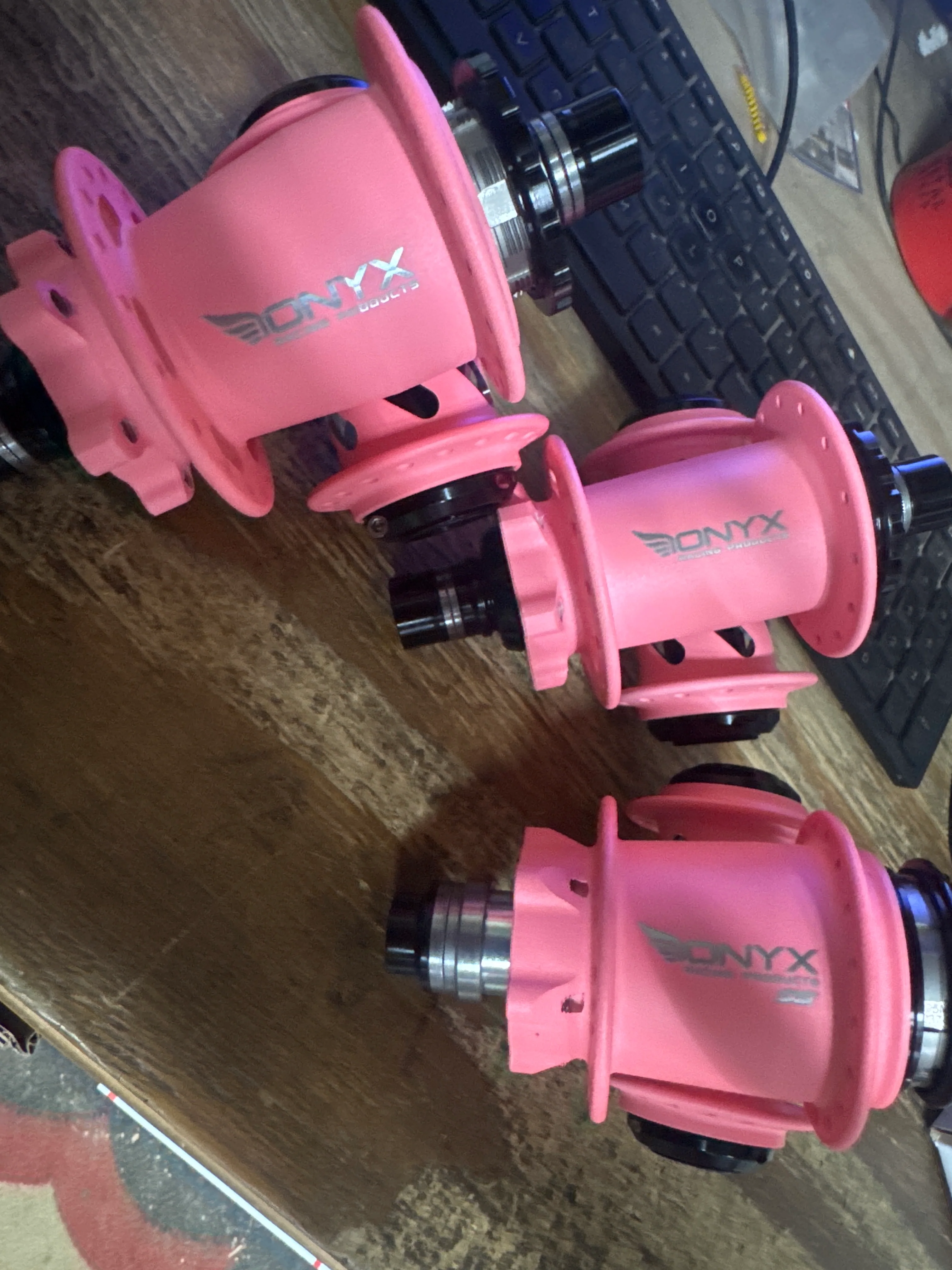 Onyx Hubs Cotm Electrified pink