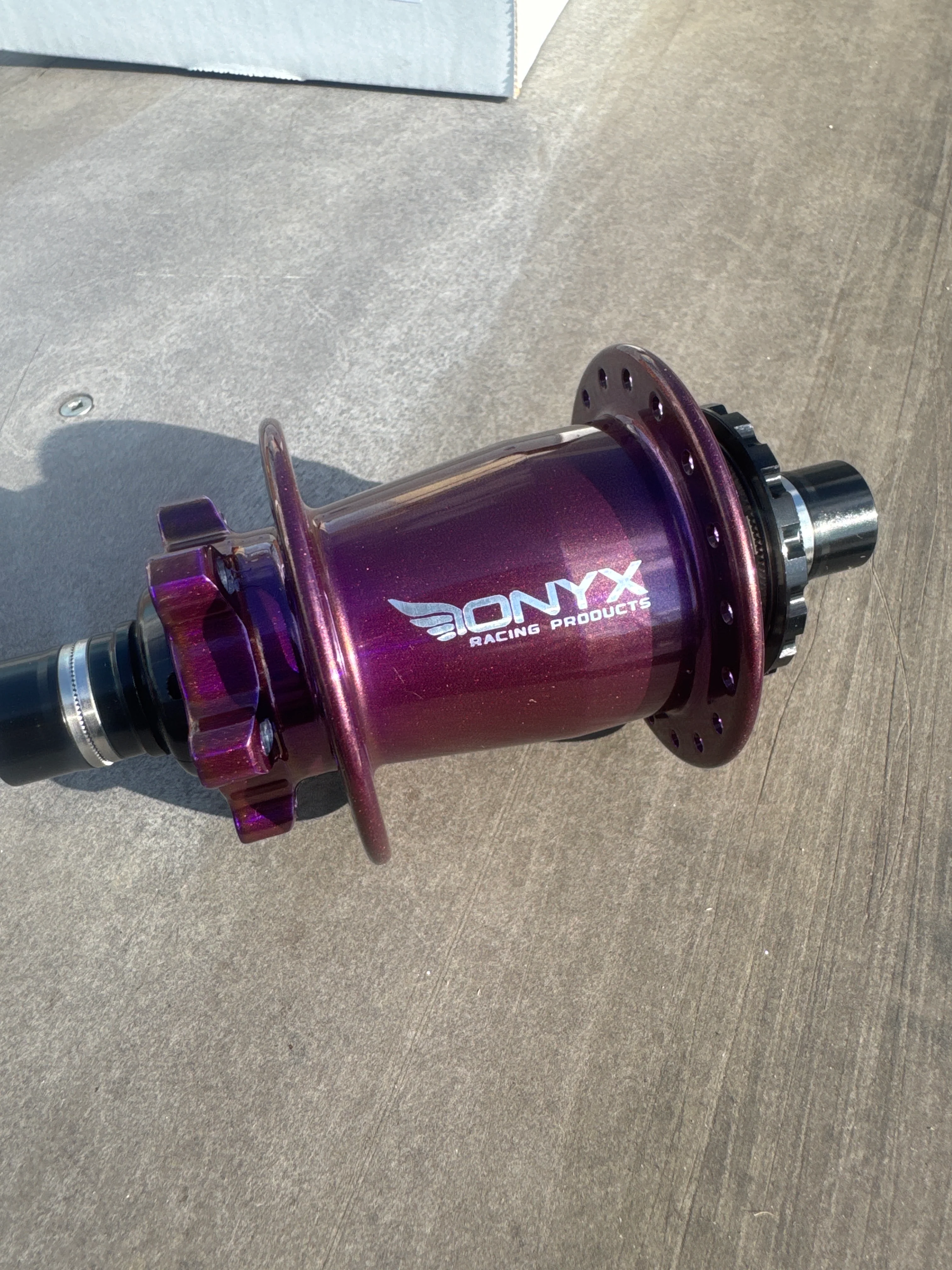Onyx Hubs Cotm Gummy Berry Juice - Image 2