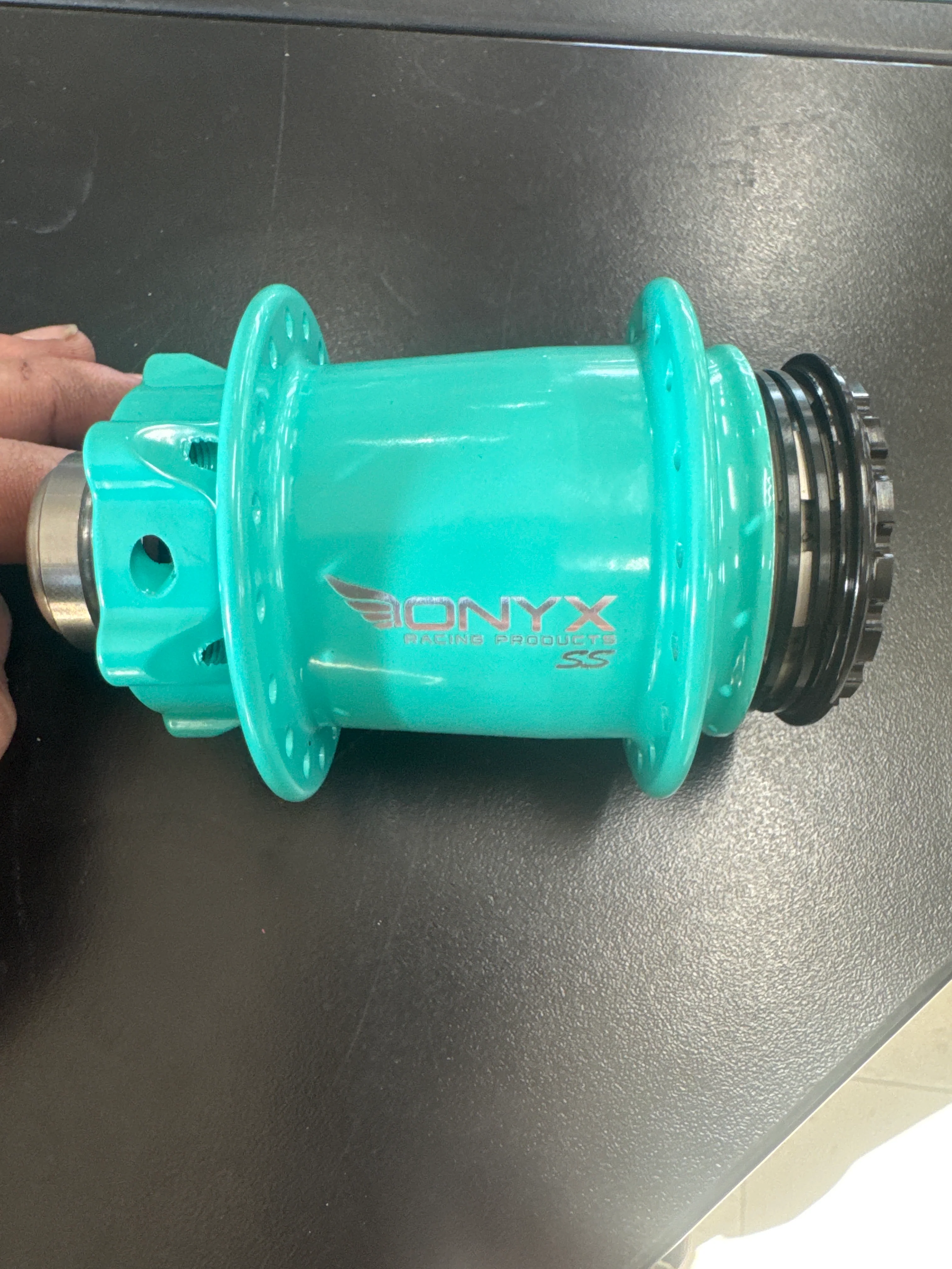Onyx Hubs Cotm Tropical Breeze