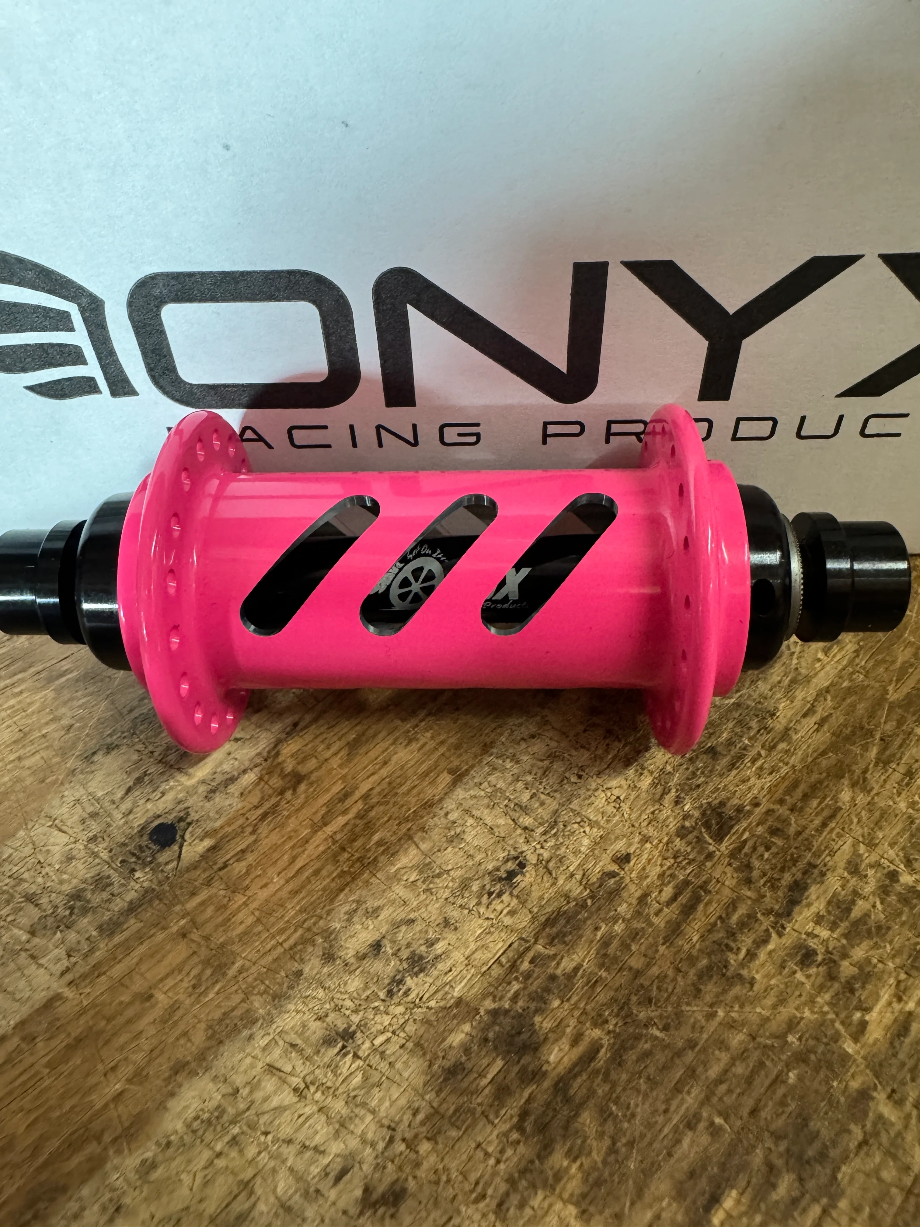 Onyx Hubs Flo Pink - Image 3