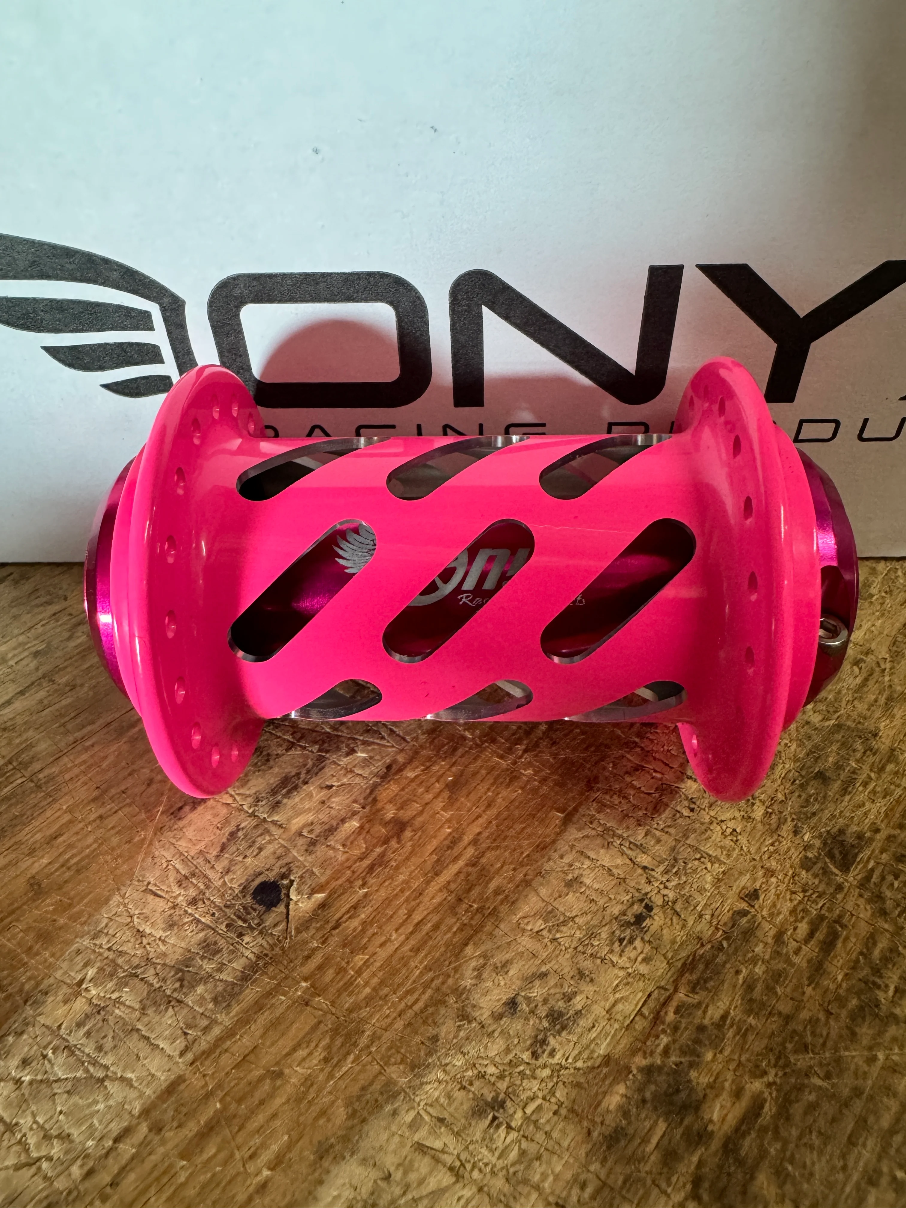 Onyx Hubs Flo Pink - Image 4