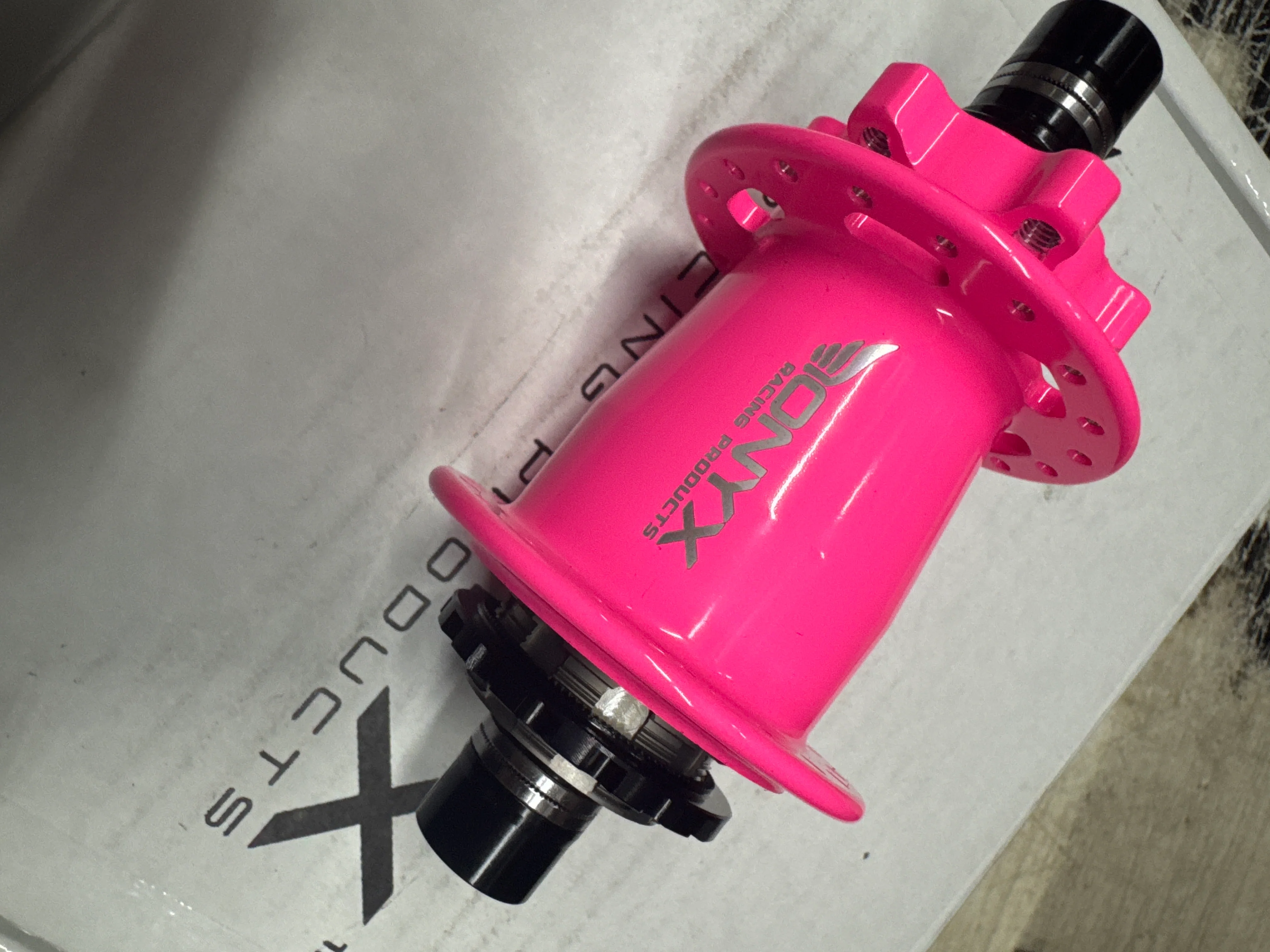 Onyx Hubs Flo Pink - Image 5