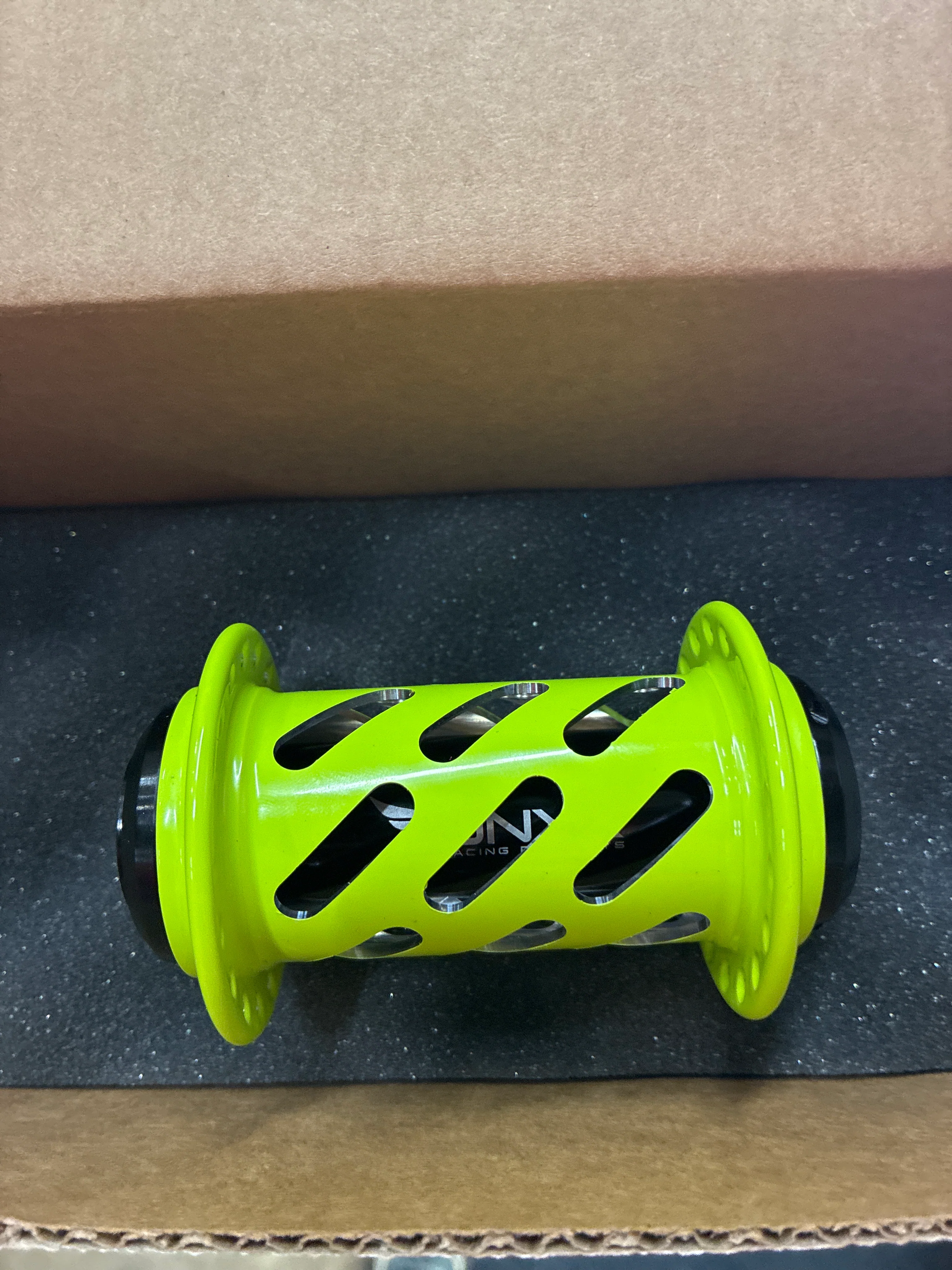 Onyx Hubs Flo Yellow - Image 4