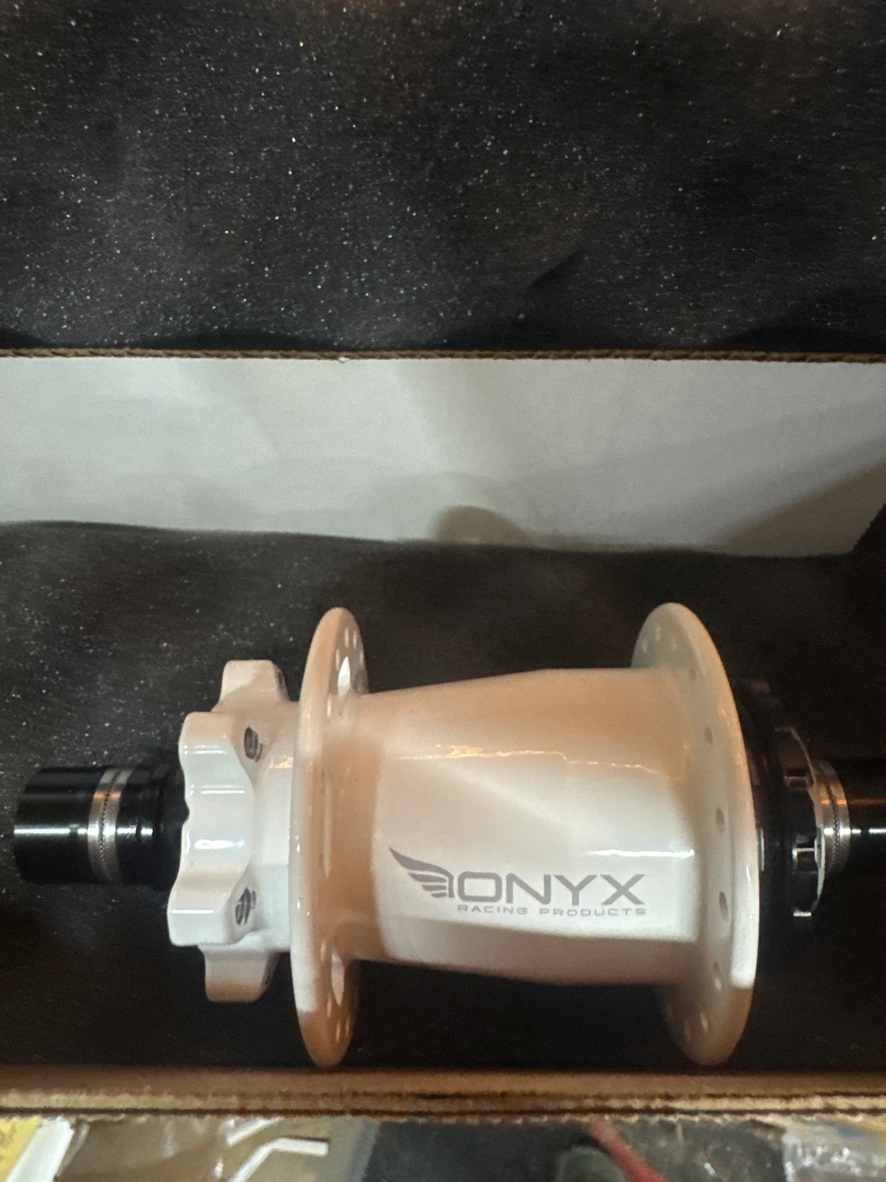 Onyx Hubs Frost white - Image 4