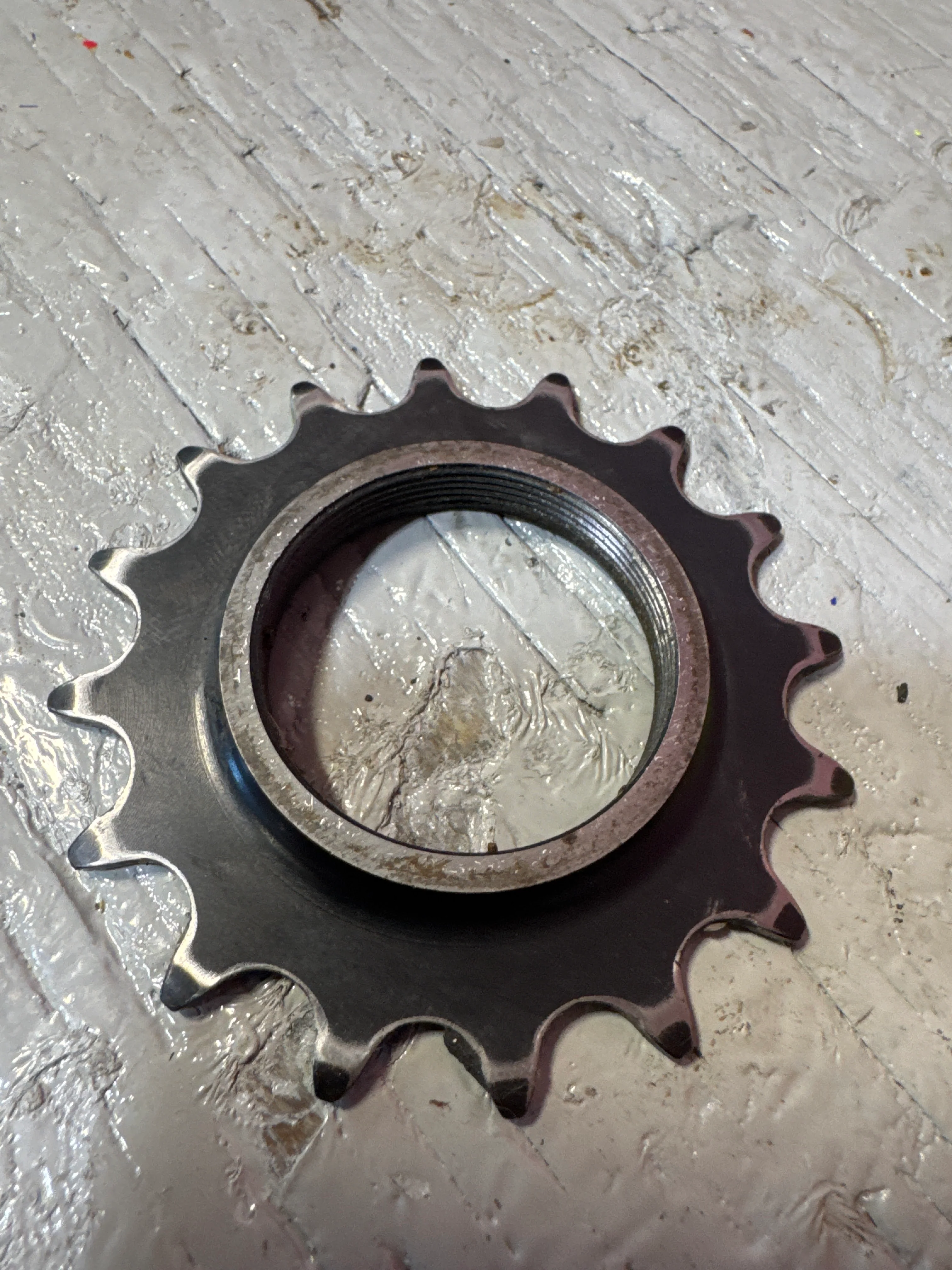 suntour 16T Track Sprocket 8.8.8. (Maeda Industries Ltd) 1/8" Threaded - Image 2