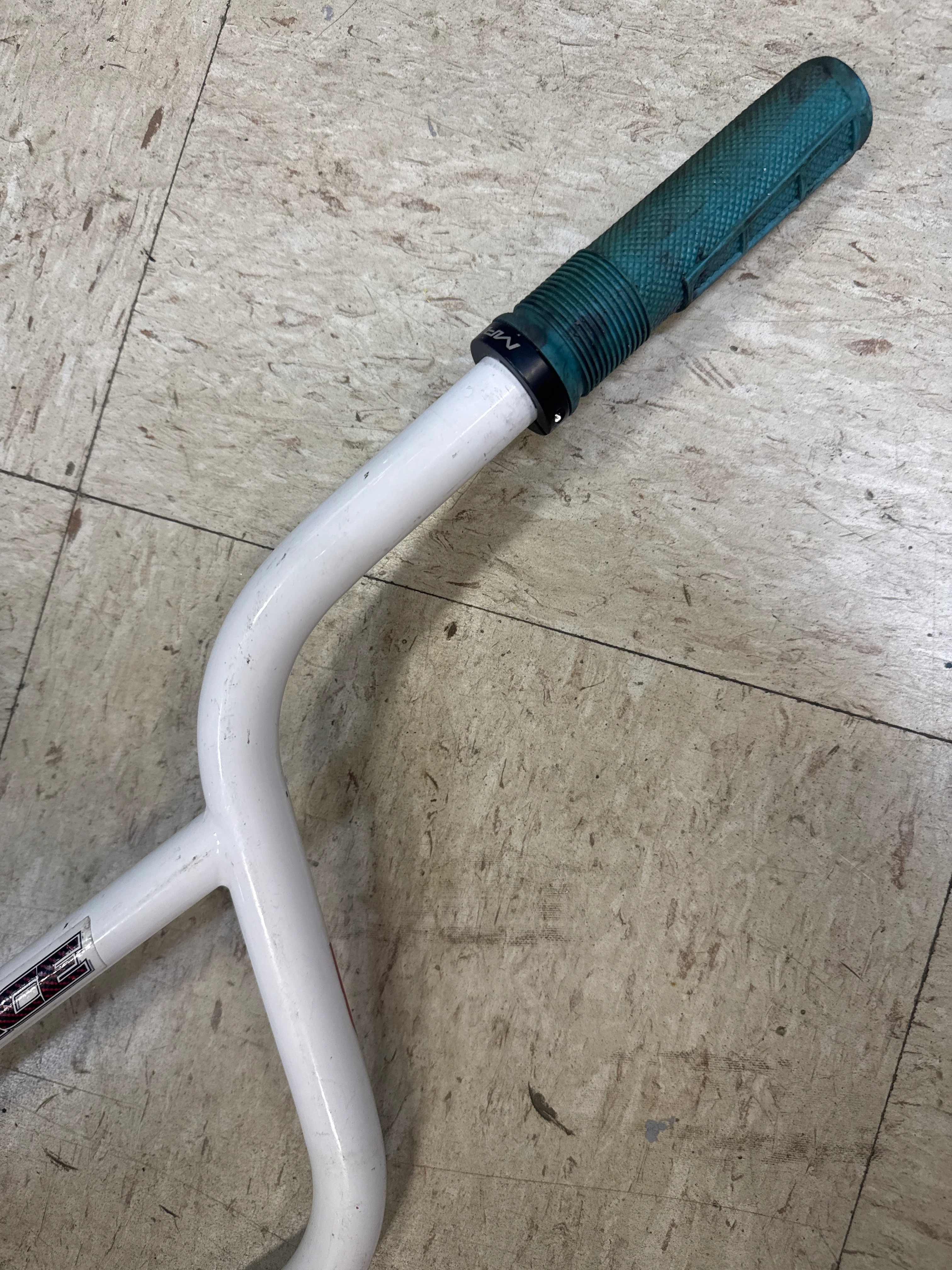 s&m race xlt bars white 8” - Image 3