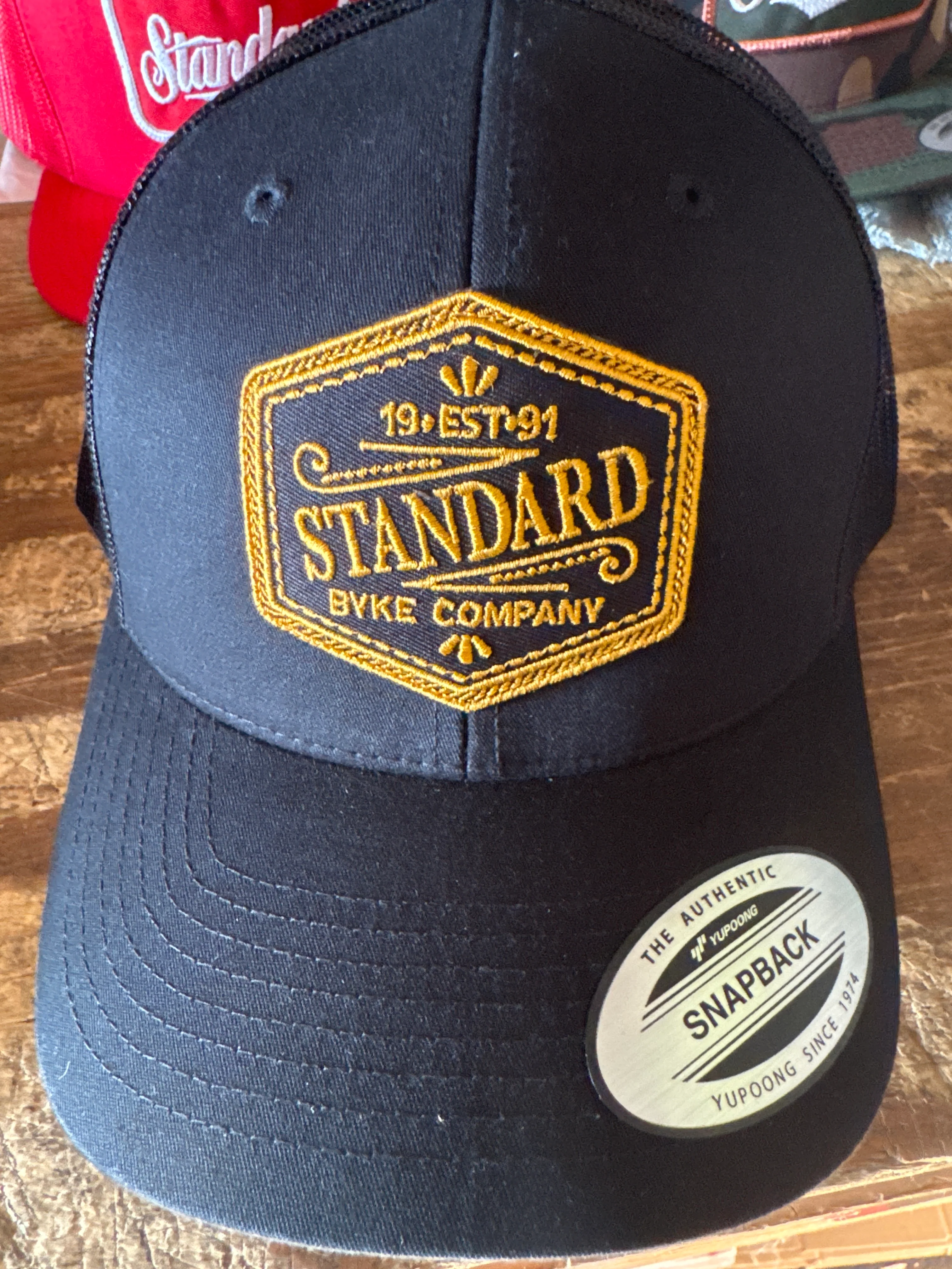 SNAPBACK HAT BLACK EST LOGO - Image 4